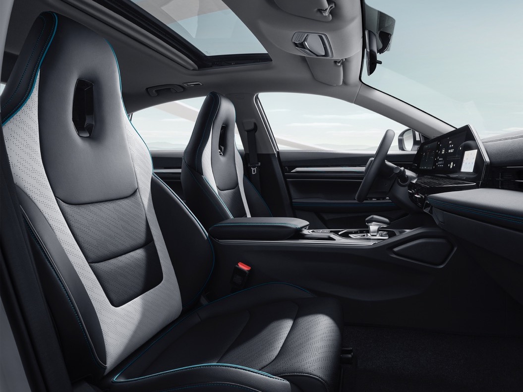 LIVAN S6PRO интерьер 1